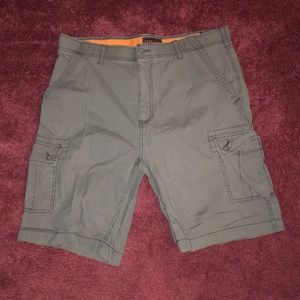 NWOT. Men’s cargo shorts.